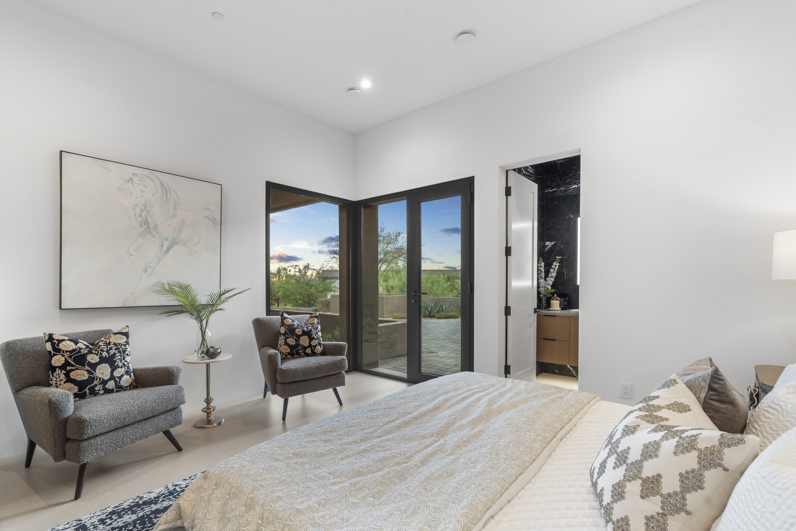 067 Bedroom